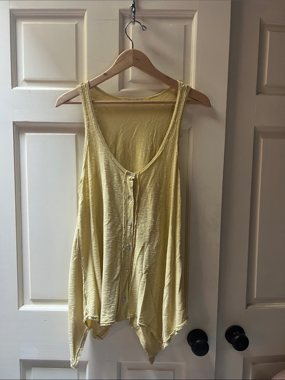 cut loose Yellow Button-Front Flowy Tank Top Tunic Medium